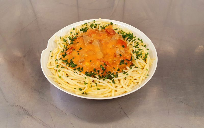 Spaghetti mit Tomaten – Sahnegeschnetzelten