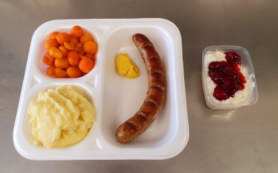 Thüringer Bratwurst mit Kartoffelpüree & Möhrengemüse
